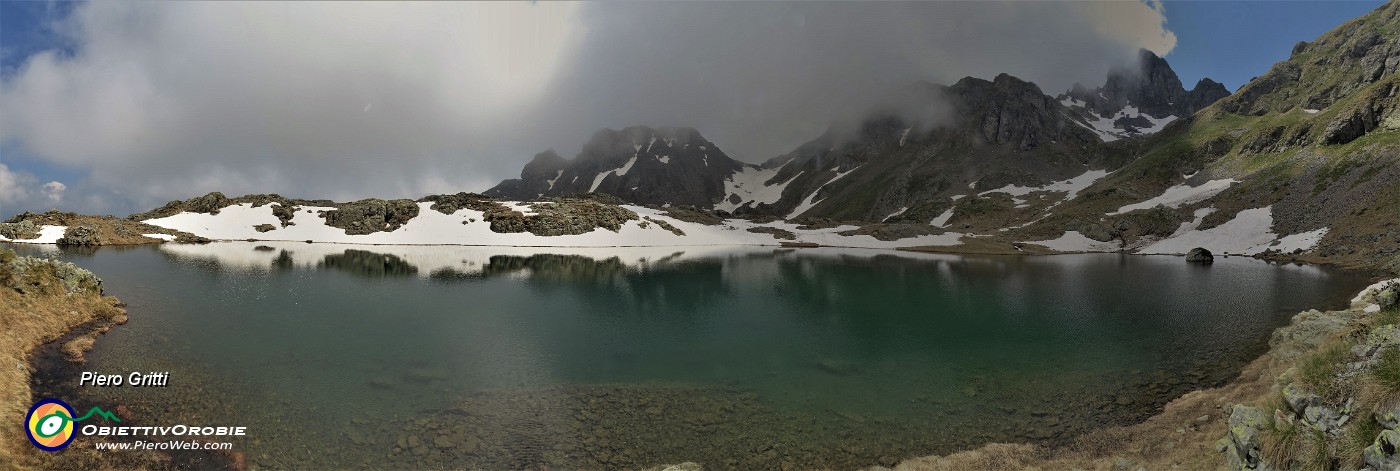 48 Vista panoramica sul laghetto superiore di Ponteranica e verso (da sx ) Triomen-Tribortoi-Valletto.jpg